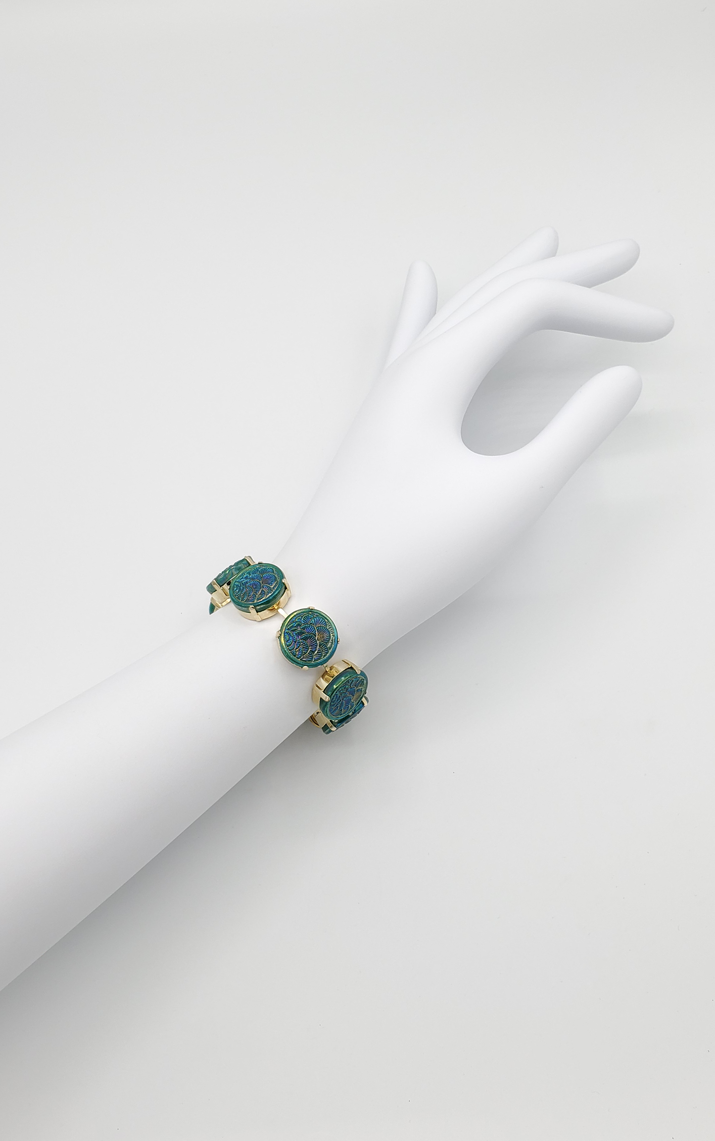 Iridescent Green Shells Bracelet