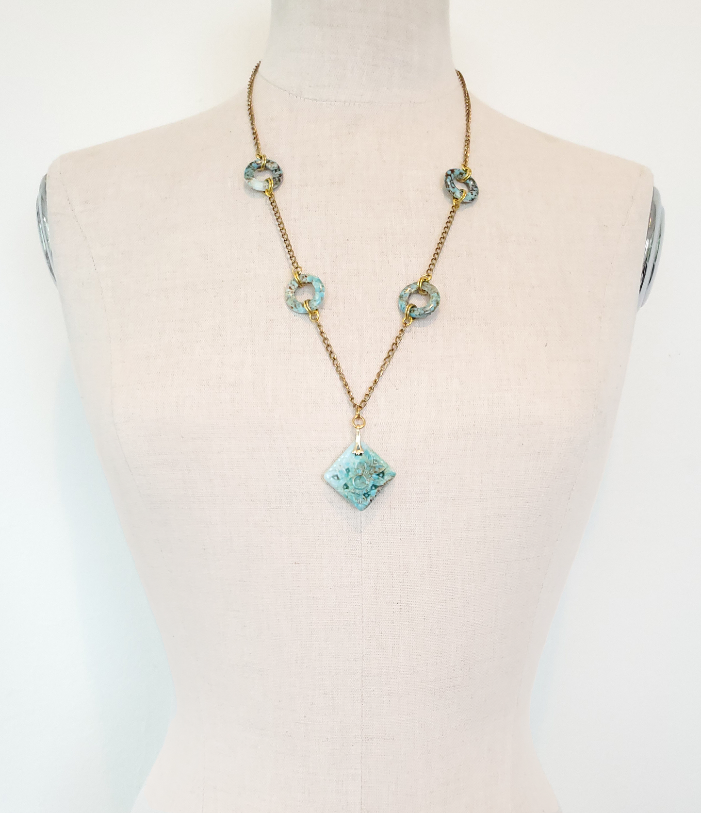 Turquoise Loops & Pendant Necklace
